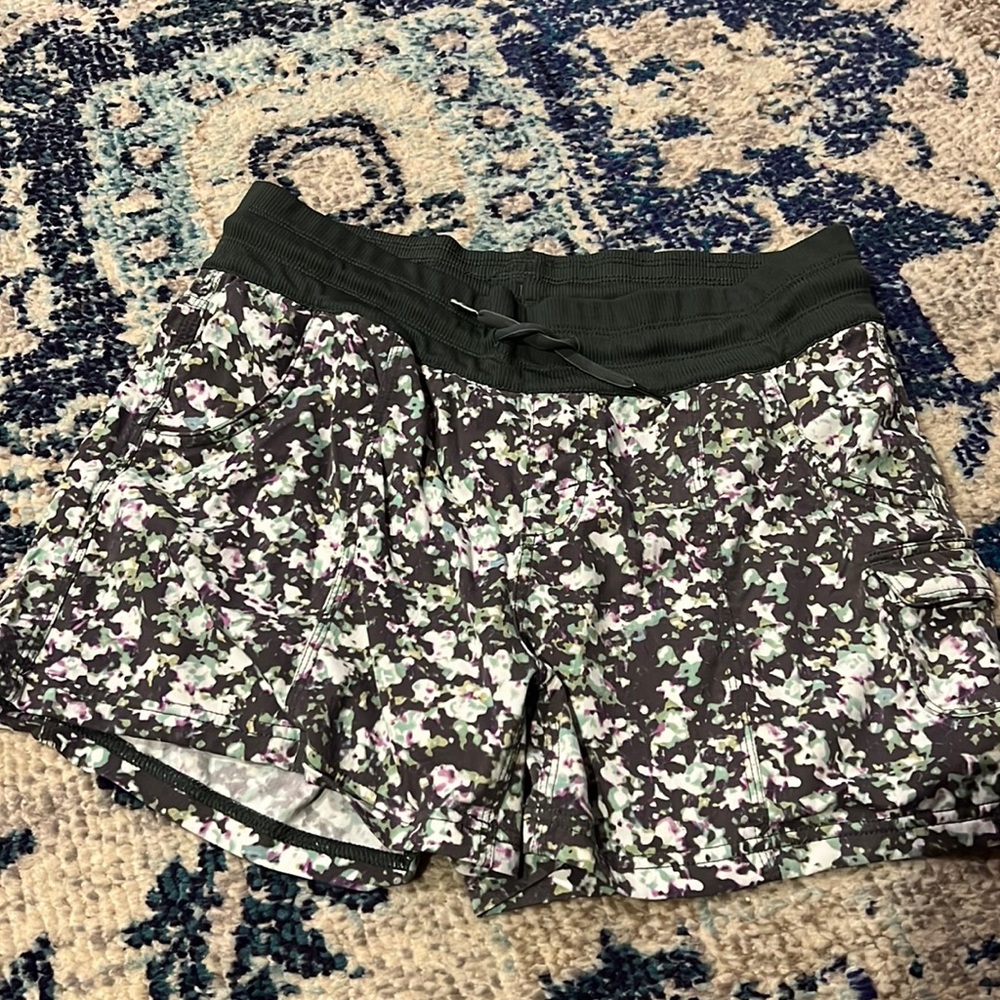 North Face quick dry running or hang shorts.  Size medium.
